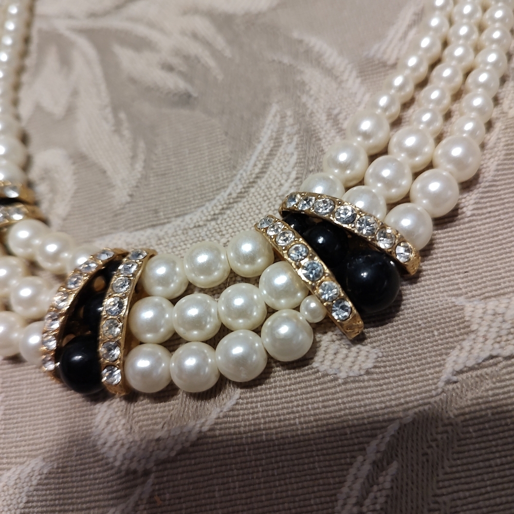 🎀 Sophisticated Art Deco Black Beaded & Ivory Pearl Statement Necklace - Picture 10 of 14